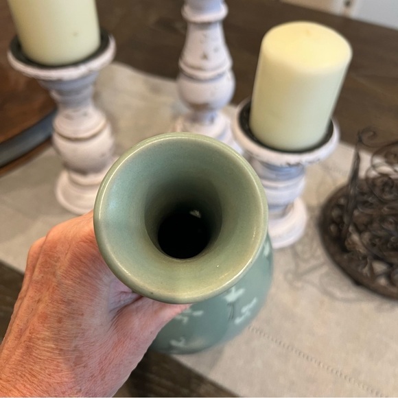 Rare Korean Celadon Jubyeong Vase with Incised Crane and Cloud Decoration - Picture 5 of 6